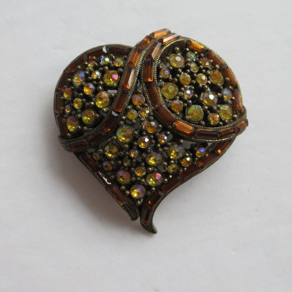 Laila Rowe Heart Crystal Rhinestone Brooch Pin Brown Bronze Toned W Star Logo